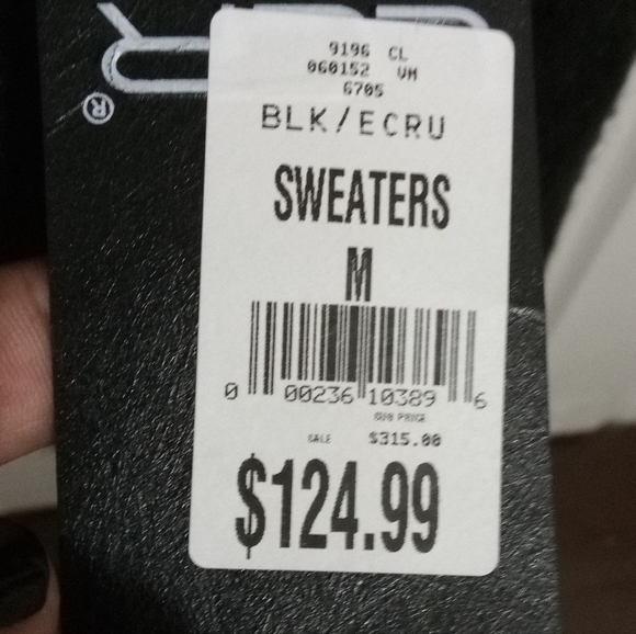 Woman's winter coat. Medium size, and in black and white stripes on the sleeves - Picture 7 of 7